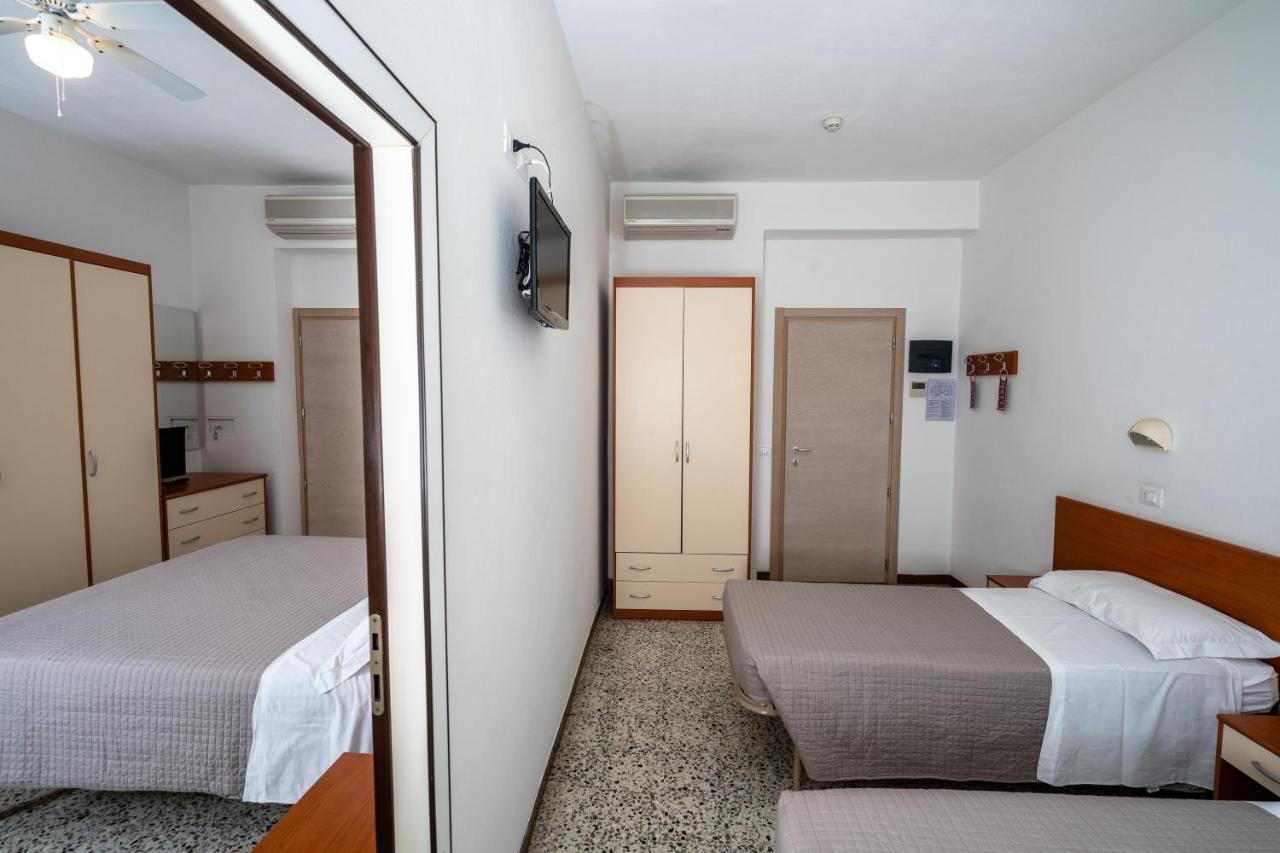 Hotel Globus بيلاريا-إيجيا مارينا المظهر الخارجي الصورة