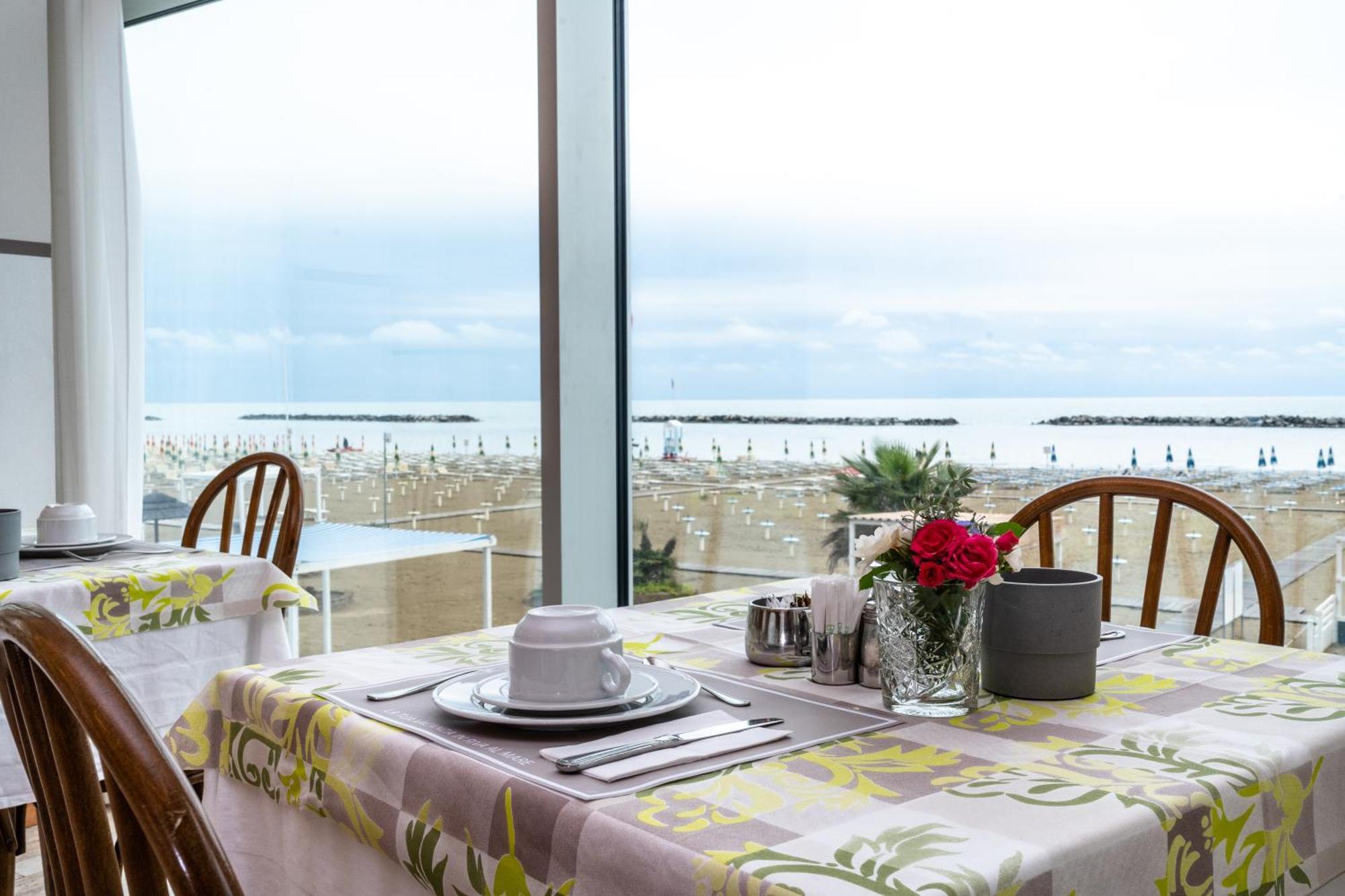 Hotel Globus بيلاريا-إيجيا مارينا المظهر الخارجي الصورة